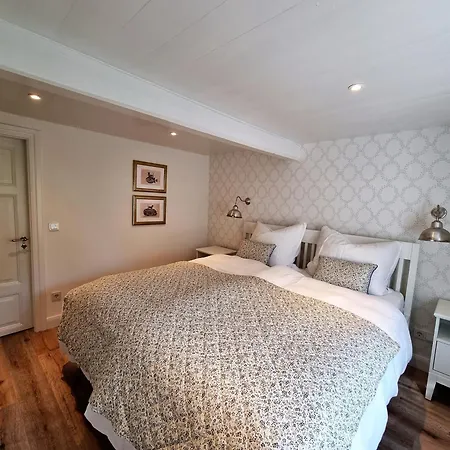 Hues Lorenzen Daire *